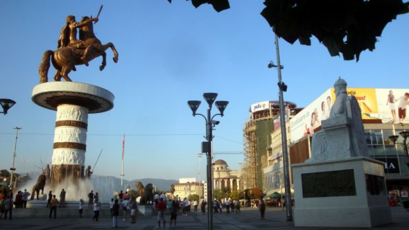 Опозицията разпъва палатки в Скопие и чака оставка на Груевски 