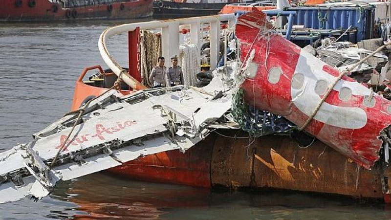 Инженер на Airbus полудя заради катастрофа на самолет на AirAsia и се самоуби   