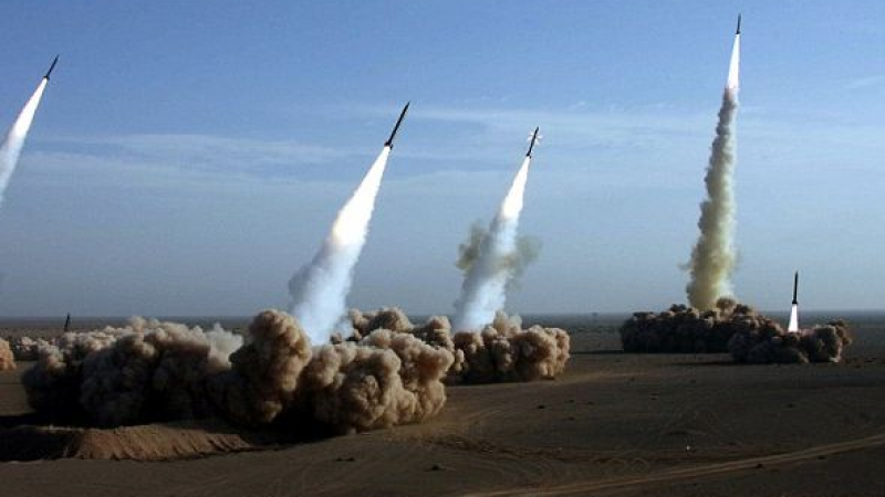 Иран заплаши да изсипе 80 000 ракети върху Израел   