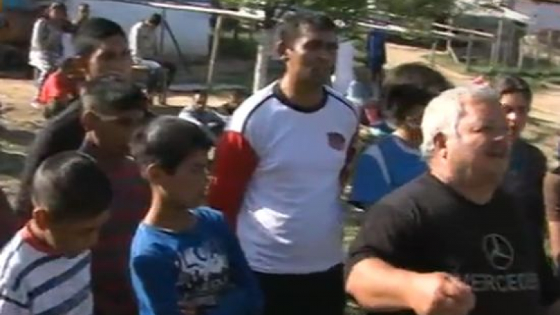 Ромите в Марчево ронят сълзи в ефир: Българите ни тероризират!