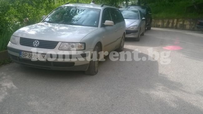 Срязаха гумите на 5 коли във Враца