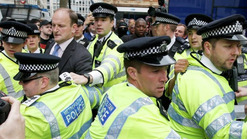 Антиправителствени протести в Лондон, има арестувани