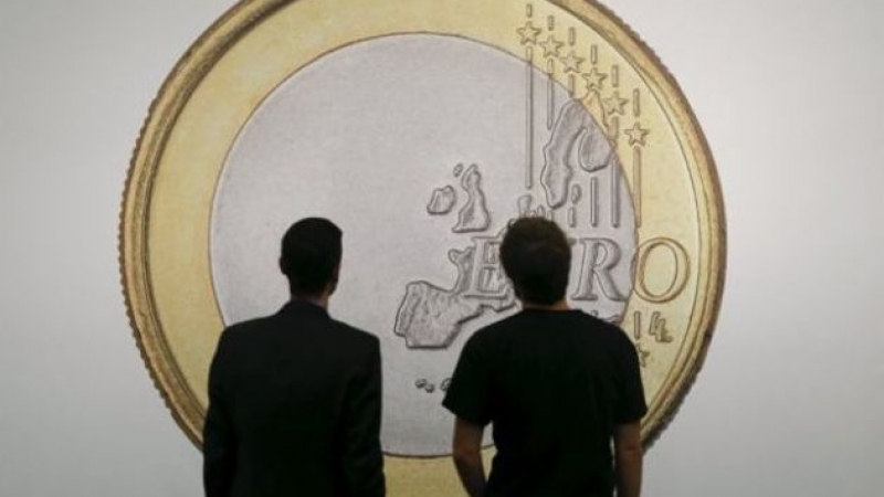 При ограничения за Гърция еврото в страната ще струва по-малко от европейското