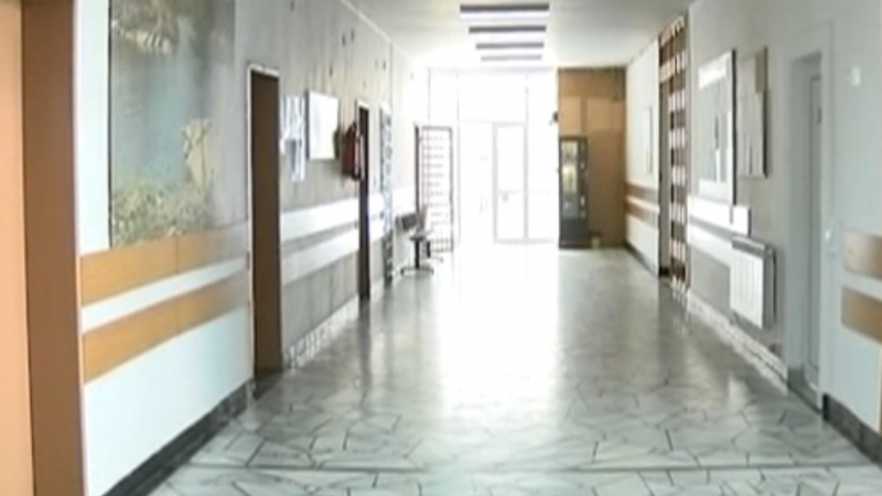  Две оставки в болницата в Тетевен заради тормоз над родилка