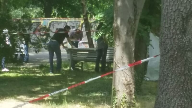 Първо в БЛИЦ: Разпитват две момичета за убитото момче в Борисовата градина (СНИМКИ)
