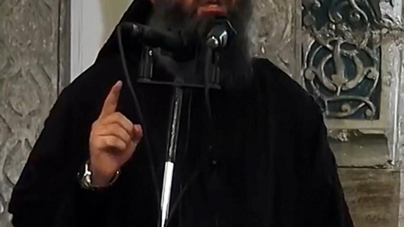 Страх в ИДИЛ! Лидерът на терористите спи, облечен с пояс с експлозиви! 