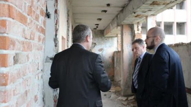 Строят затворническо общежитие в Дебелт