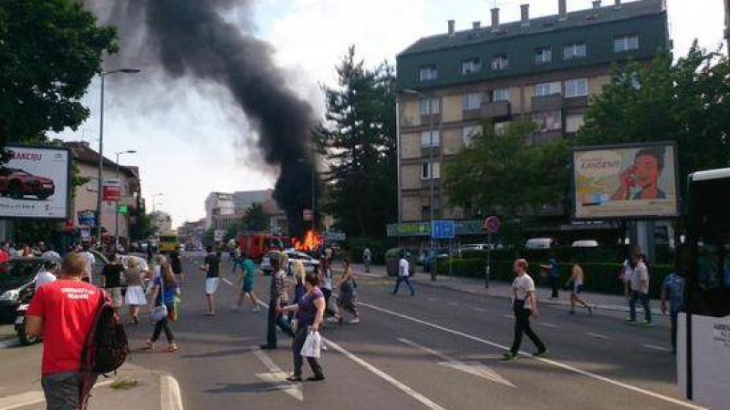 Мощен взрив изхвърли мафиотски бос от джипа му в Белград (СНИМКИ/ВИДЕО)
