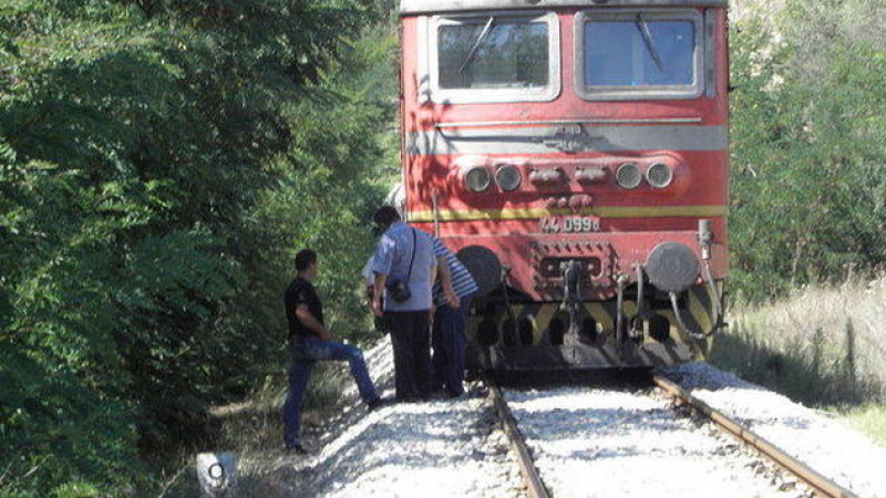 Влак уби 80-годишен край Симитли
