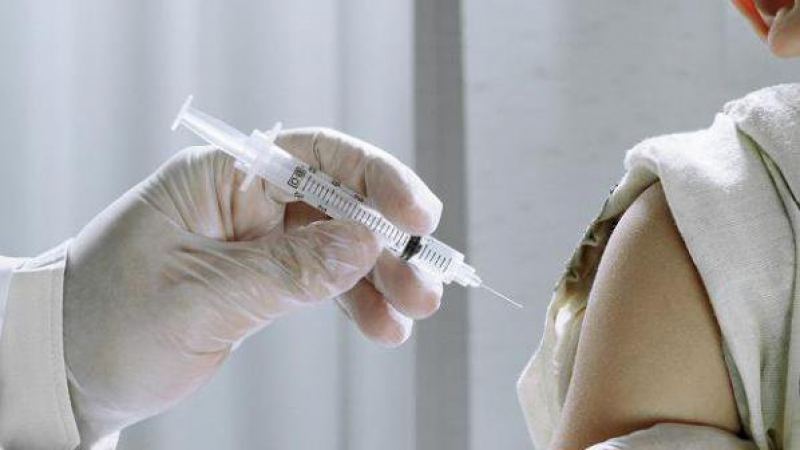 Свършват ваксините за малки деца 