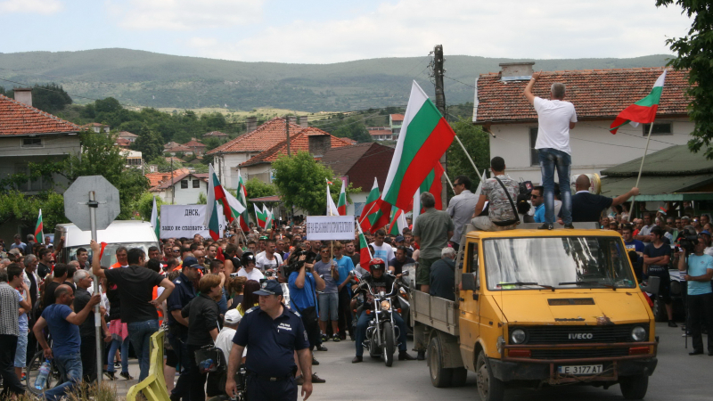 В Гърмен „гърми” негодувание и към привилегировани българи