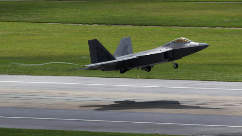 US-министър на ВВС: САЩ могат да изпратят F-22 в Европа на основата на ротация 