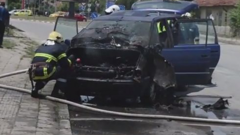 Кола се запали във Враца (ВИДЕО)