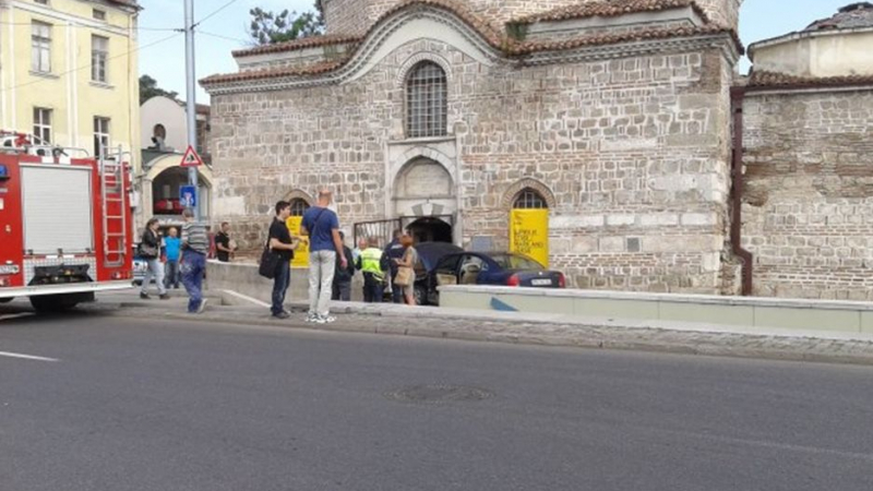 Каскадьорка се заби в Чифте баня в Пловдив (ВИДЕО)