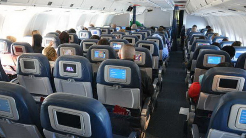 Ужас: Авиокомпания не намери пилот, държа хората затворени 7 часа в самолета