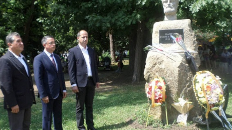 Без военни почести за паметника на най-прочутия български моряк  