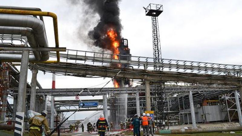 Голям пожар в нефтопреработвателен завод на „Роснефт”
