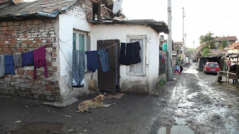 Бутането на циганските къщи в Гърмен приключи 