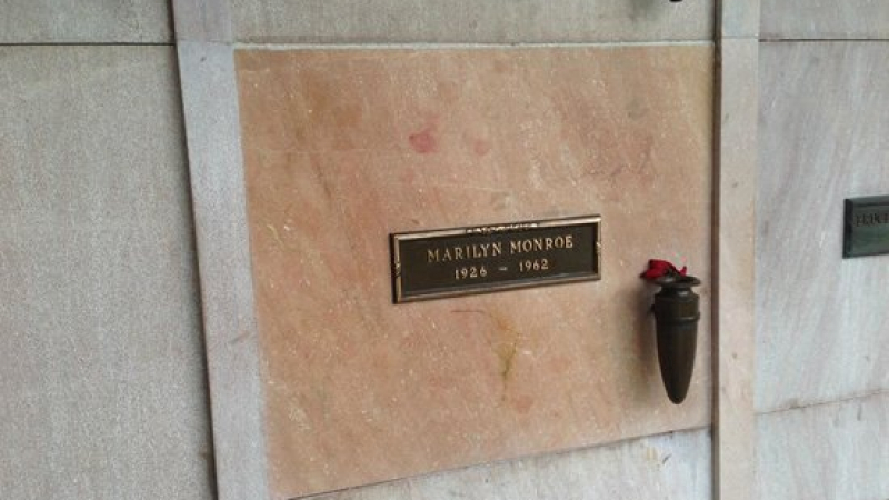 Продадоха надгробната плоча на Мерилин Монро за 215 хил. долара