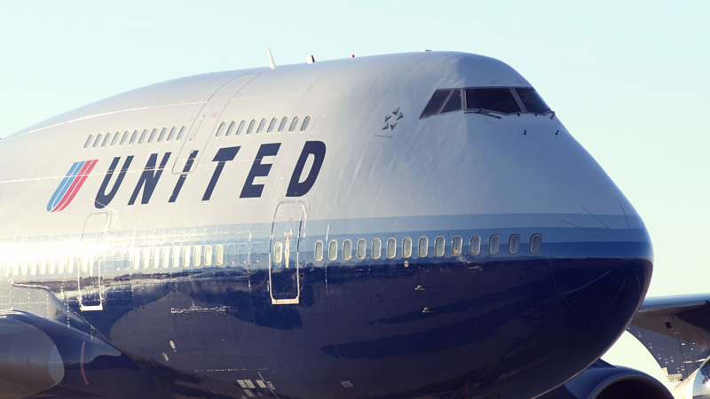 Извънредна ситуация: Самолет на United Airlines кацна аварийно в Лондон