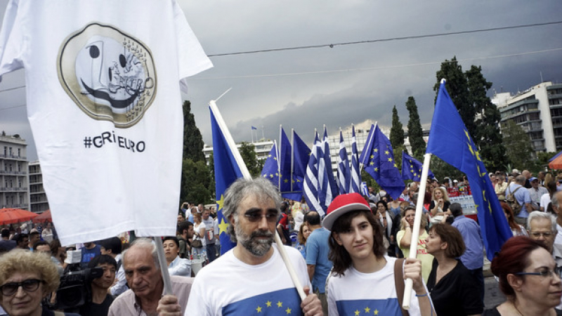 Ципрас не отложи референдума, страстите в Гърция се нажежават