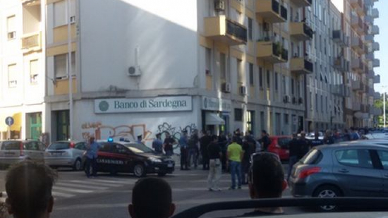 Обраха банка в Италия, взети са заложници (СНИМКА)