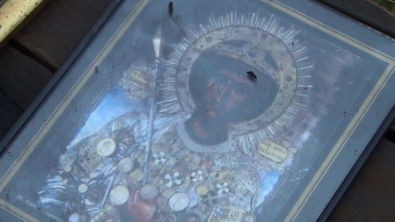 Само иконите на Свети Георги оцелели при пожара в сопотския параклис