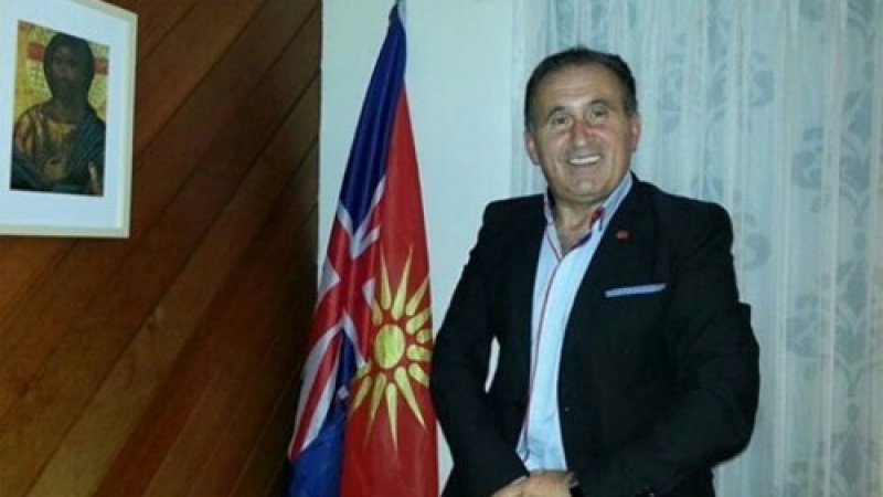Скопие се майтапи: Македонец подписа чек на Ципрас за дълга
