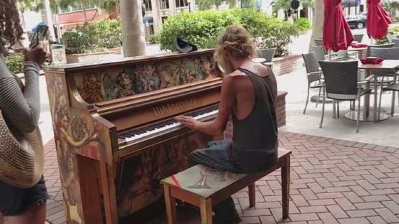 Бездомник пианист стана звезда онлайн (ВИДЕО) 