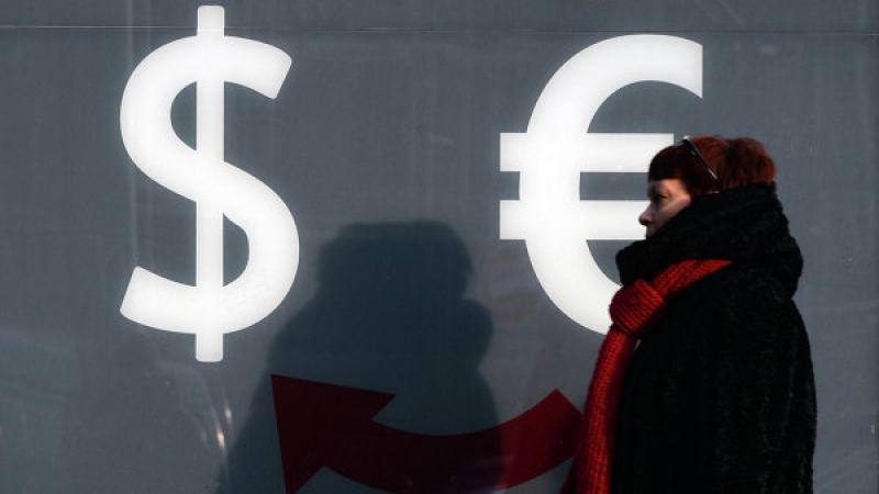 Еврото се срина след гръцкия референдум