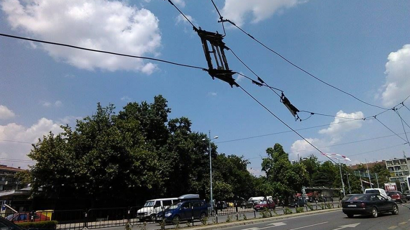 Скъсани жици на тролея в Пловдив удариха жена (СНИМКИ)