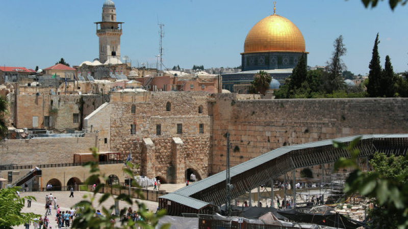 Ерусалим отново е в кръв: 13-годишен стреля и...