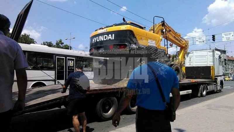 12 коли са пострадали от падналите в Пловдив тролейбусни жици