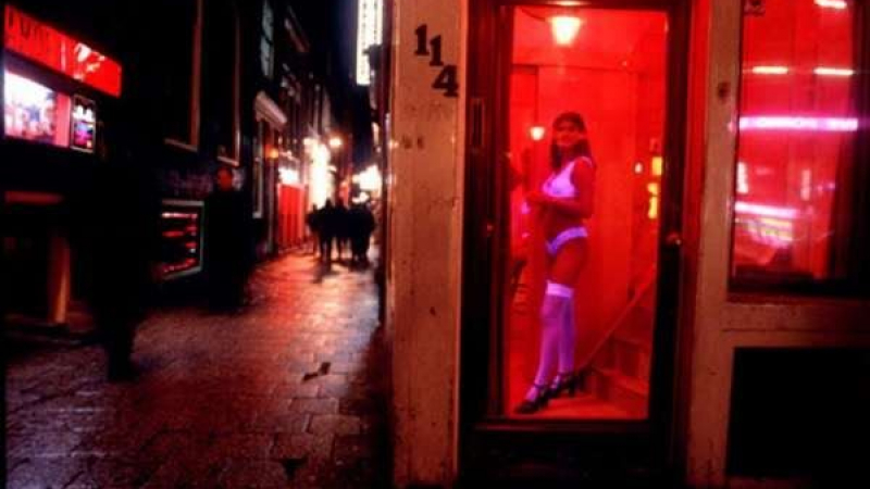 Жена топи мъжа си, че ходи при български проститутки и продава екстази в Брюксел