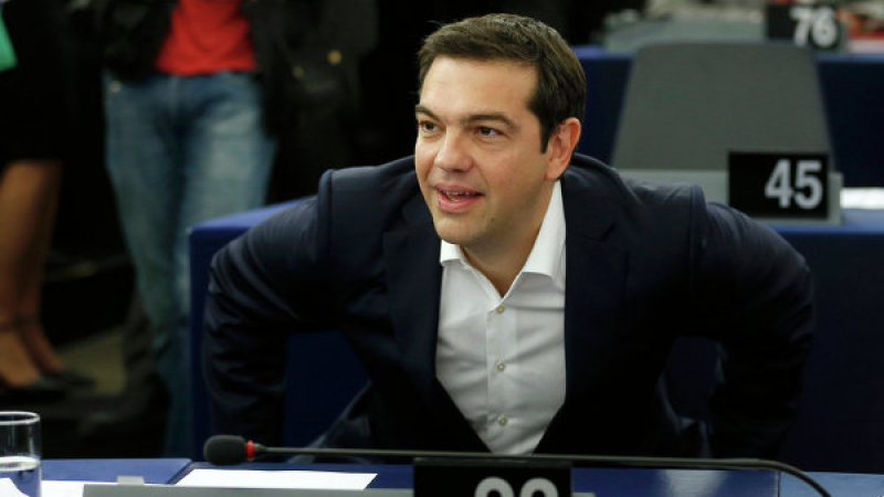 Европарламентът посрещна Ципрас с аплодисменти