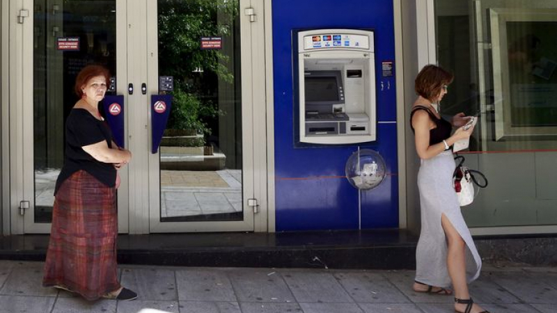 Ройтерс: Закриват и сливат „системни“ банки в Гърция  