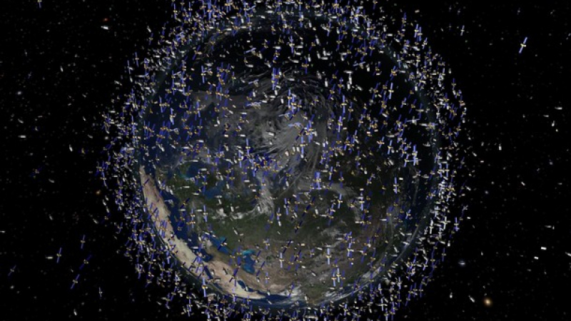 Страница в интернет показва всички сателити и космически отпадъци в земната орбита
