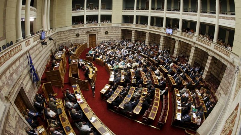 Гръцкият парламент разреши на Ципрас да сключи споразумение с кредиторите   