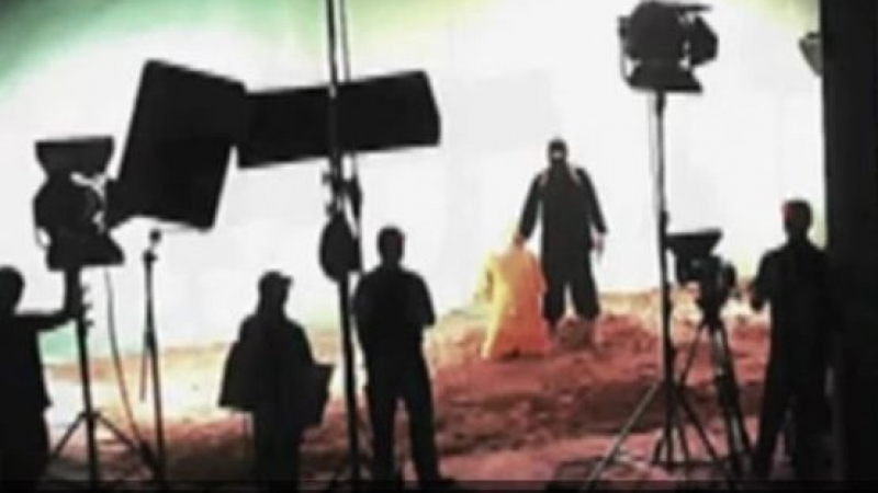 Екзекуциите на бойците от Ислямска държава са менте! Снимани са в киностудио (СНИМКА/ВИДЕО)