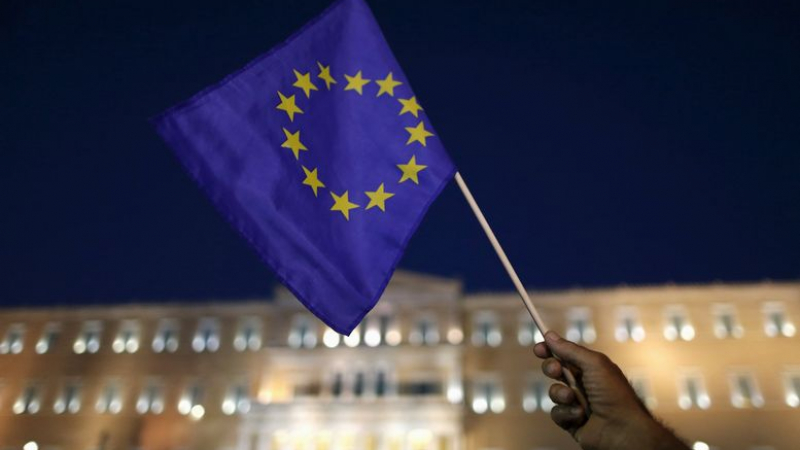 Шойбле е съгласувал с Меркел идеята за изключването на Гърция 