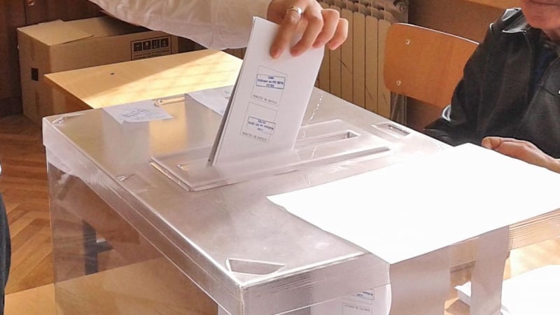 Хиляди българи без право на вот остават в избирателните списъци