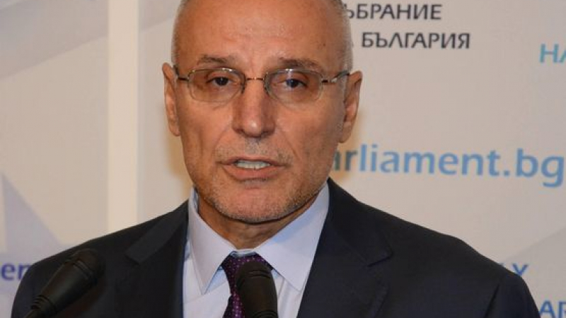 Защо управителят на БНБ Димитър Радев обрече на „гражданска смърт“ десетки лица и фирми?