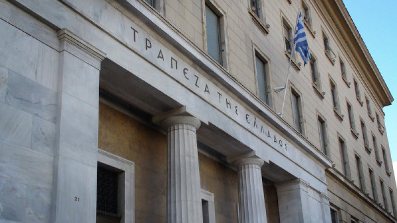 Маскирани нападнаха банка в центъра на Атина