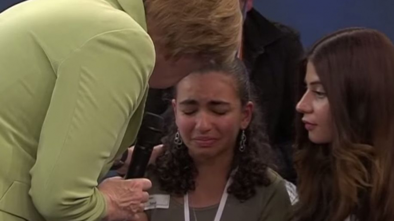 Меркел разплака пакистанско момиче (ВИДЕО)