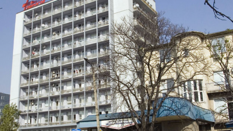 Опериран мъж се срина на спирка пред „Пирогов”, почина в болницата