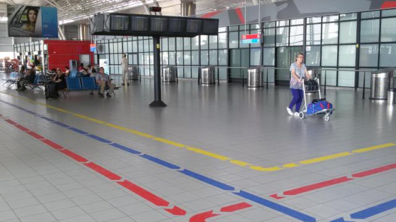 На летище София става още по-страшно: Тежко въоръжен и маскирани барени окупираха аеропорта