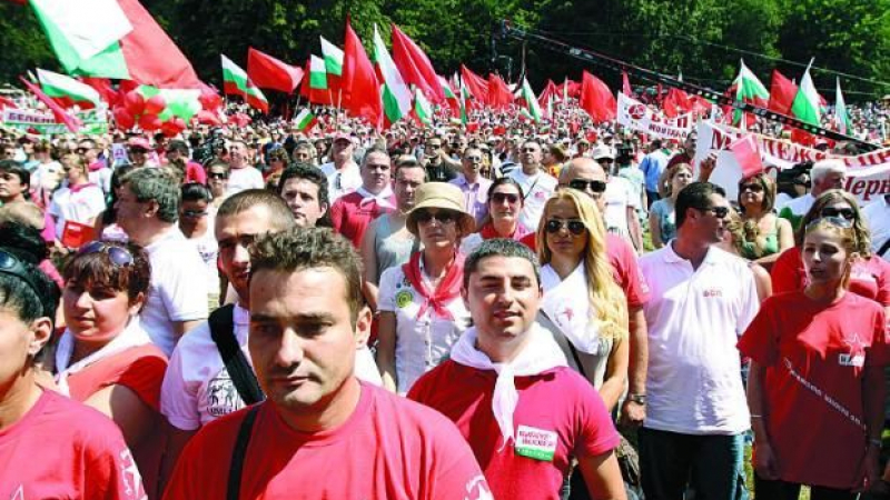 5000 социалисти от Пловдив и областта катерят Бузлуджа 