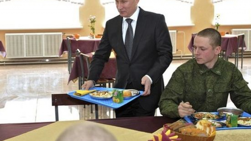 „Блумбърг”: Такива като Доналд Тръмп Путин може да схруска на закуска