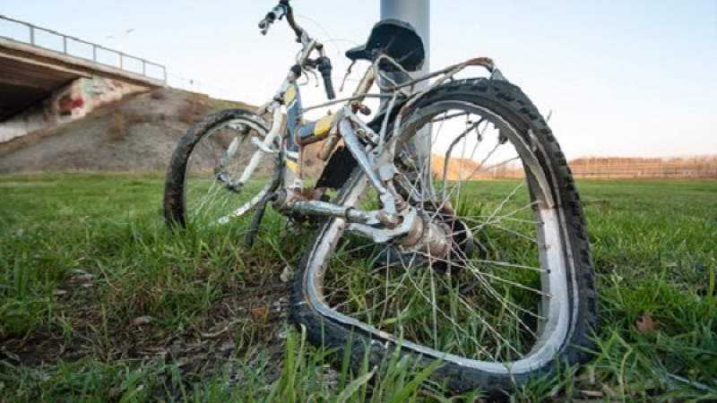 Само в БЛИЦ: Инвалид от Карловско е блъснал починалия велосипедист