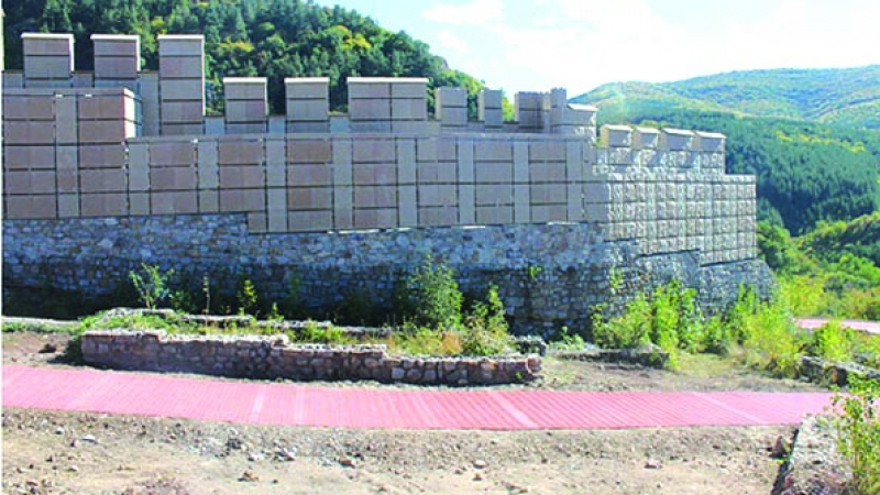 Пожар лумна и на крепостта Кракра в Перник